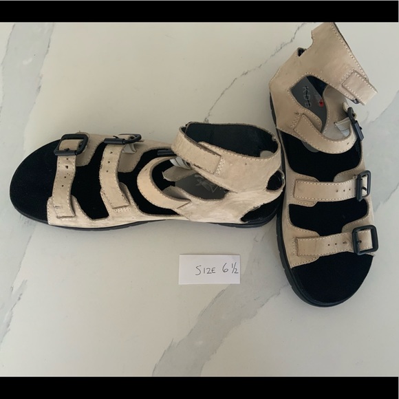 Light beige gladiator sandals - Picture 2 of 4